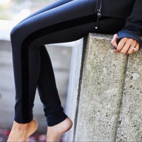 GAIAM Black Leggings with Side Stripe NWOT - Picture 1 of 15